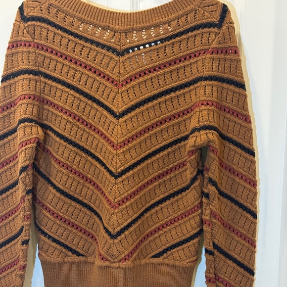 Evereve Brown and Black V-Neck Sweater - Picture 10 of 10